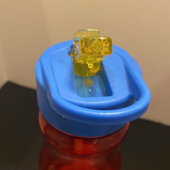 Wonder Woman plastic reusable sip top water bottle with carry handle 25oz - Picture 5 of 9